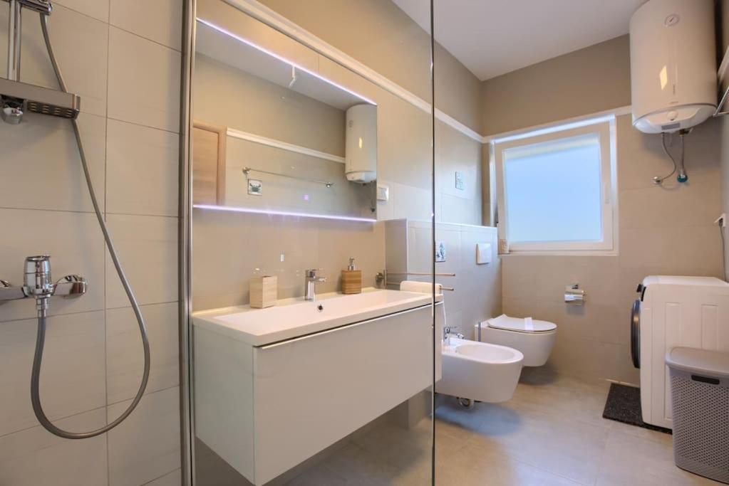 Apartment Sunrise Fuer 6 Personen In Pula-Stinjan Extérieur photo