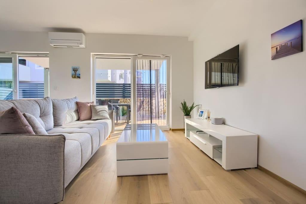 Apartment Sunrise Fuer 6 Personen In Pula-Stinjan Extérieur photo