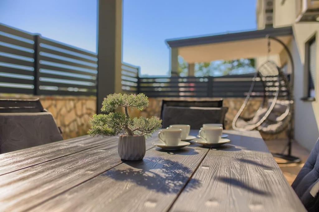 Apartment Sunrise Fuer 6 Personen In Pula-Stinjan Extérieur photo