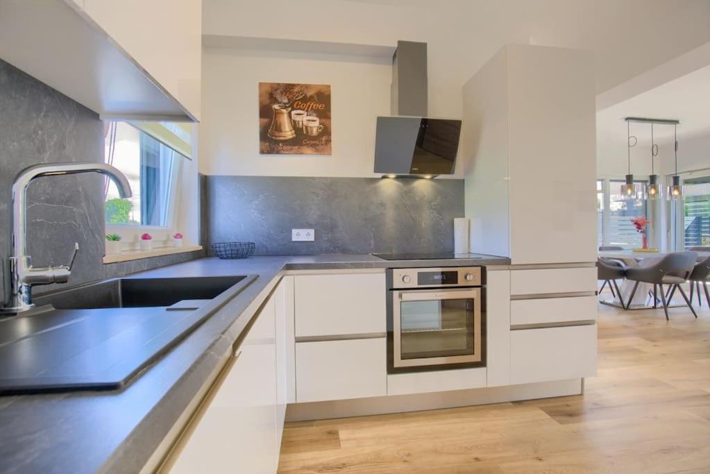 Apartment Sunrise Fuer 6 Personen In Pula-Stinjan Extérieur photo